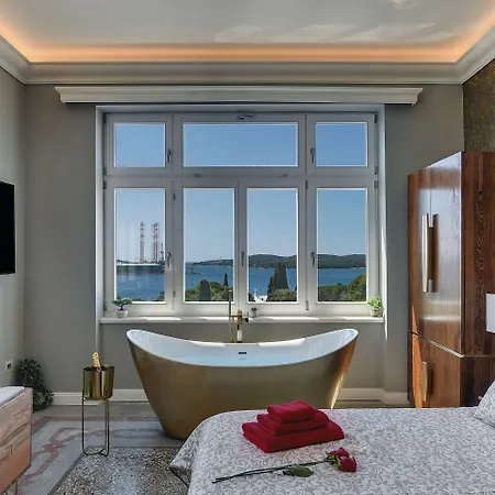 Lägenhet Arena & Seaview Luxurious Pula