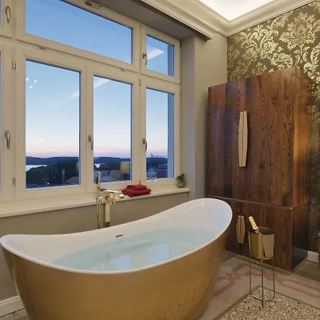 Arena & Seaview Luxurious Pula