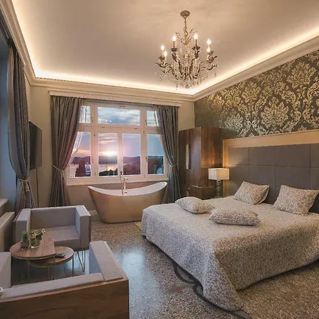 Arena & Seaview Luxurious *