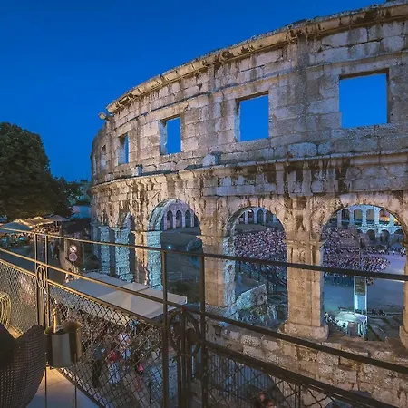 Arena & Seaview Luxurious Pula