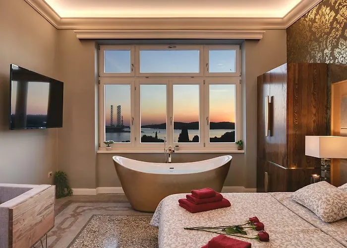 Arena & Seaview Luxurious Apartamento *