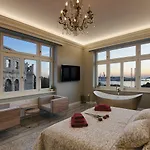 Arena & Seaview Luxurious Apartamento *