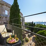 Arena & Seaview Luxurious Apartamento