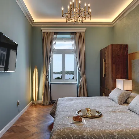 Апартаменты Arena & Seaview Luxurious