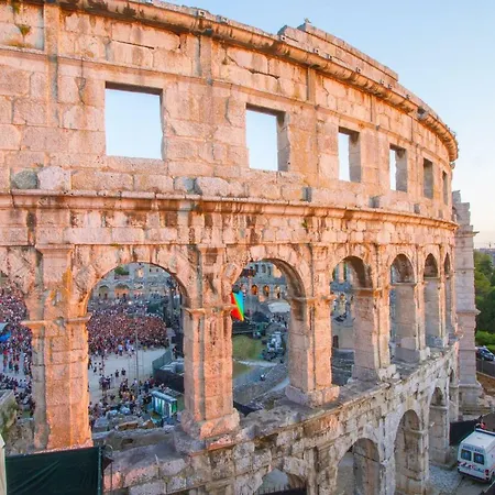 Arena & Seaview Luxurious