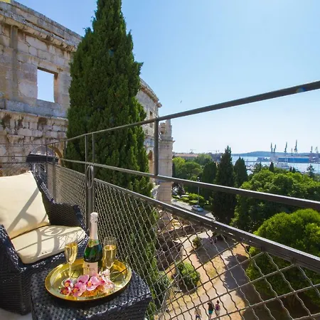 Arena & Seaview Luxurious 아파트