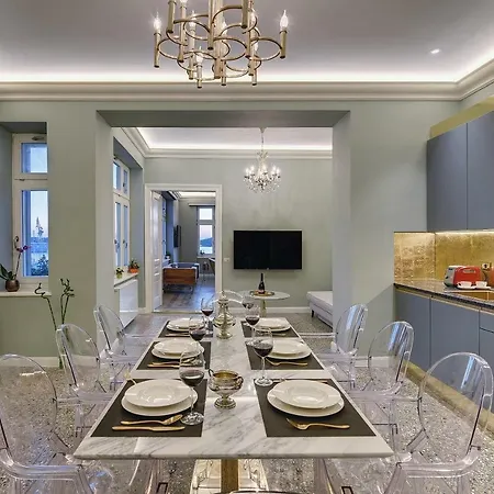 Апартаменты Arena & Seaview Luxurious