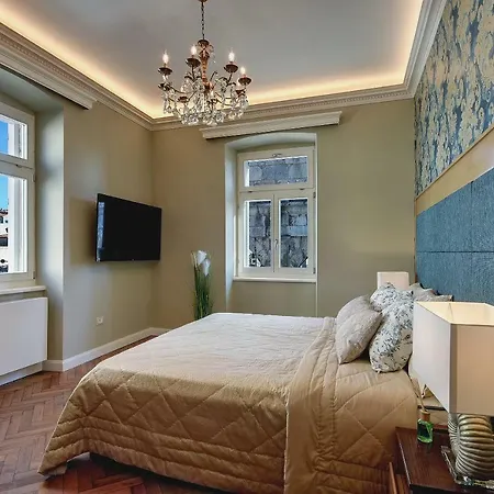 Апартаменты Arena & Seaview Luxurious *