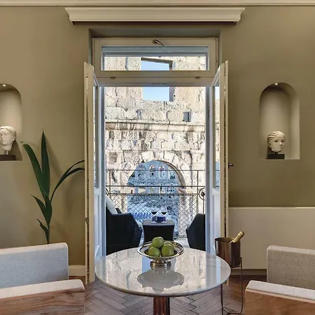 Arena & Seaview Luxurious Appartamento