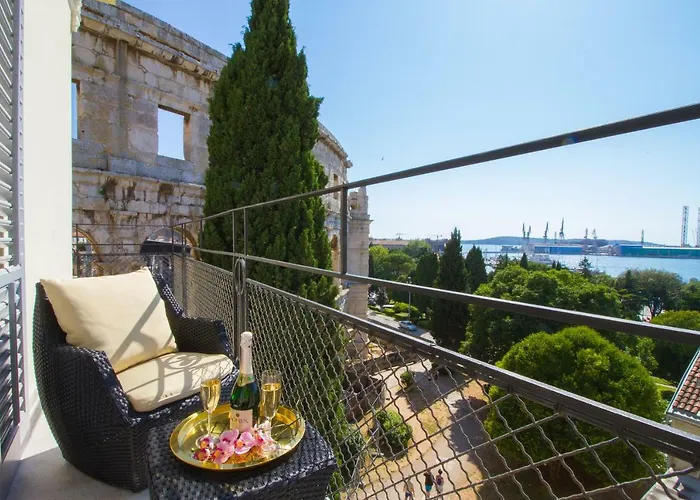 Arena & Seaview Luxurious Apartman