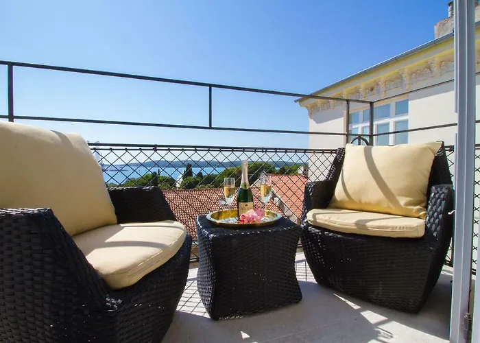 Arena & Seaview Luxurious Apartman